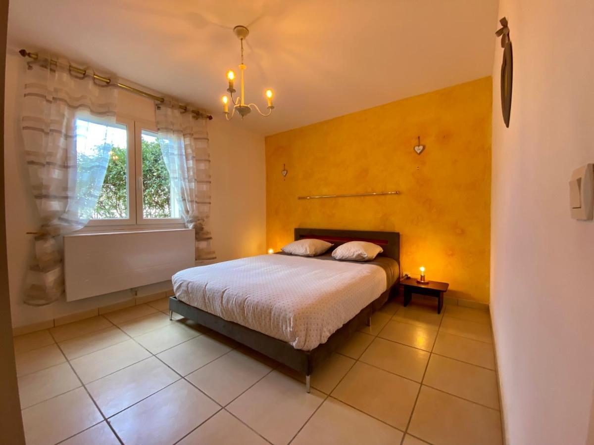 Gite Romarin Avec Spa Saint-Jean-de-Barrou Luaran gambar