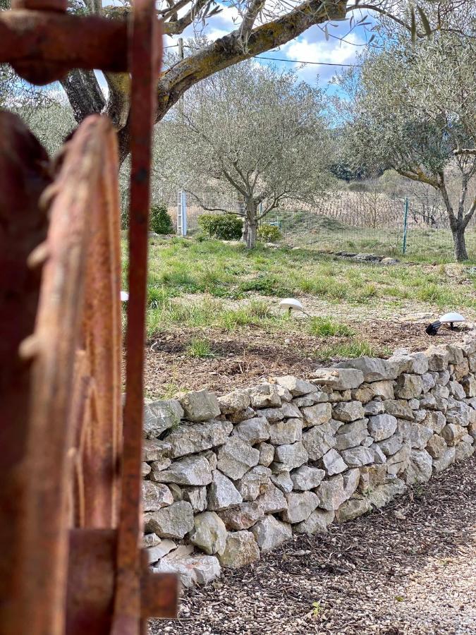 Gite Romarin Avec Spa Saint-Jean-de-Barrou Luaran gambar
